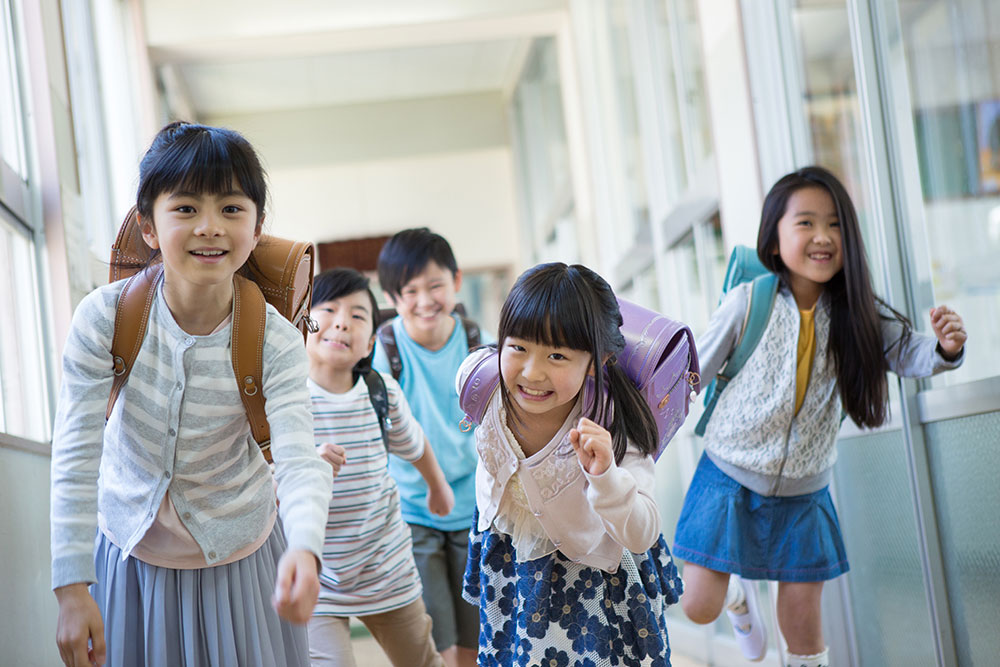 発育のいい女子小学生　高学年 